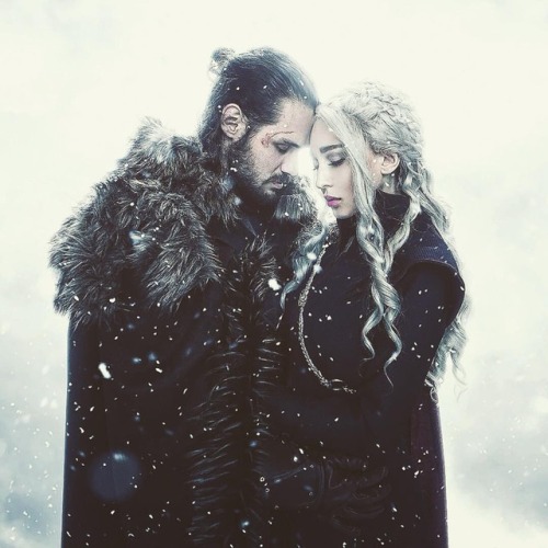 #jonsnow and #daenerys by @selgis_m and @olya_bony ❤️Like? Follow @cosplay.daily for MORE ___ #cospl
