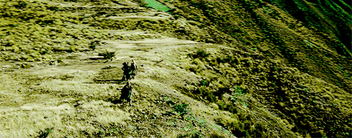 orlandobloom:Their pace has quickened. They must have caught our scent. Hurry!