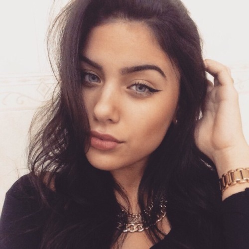 bombshellssonly:  @jenniferdacostaa
