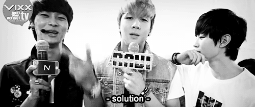 taek-young:    n's love for his mic         