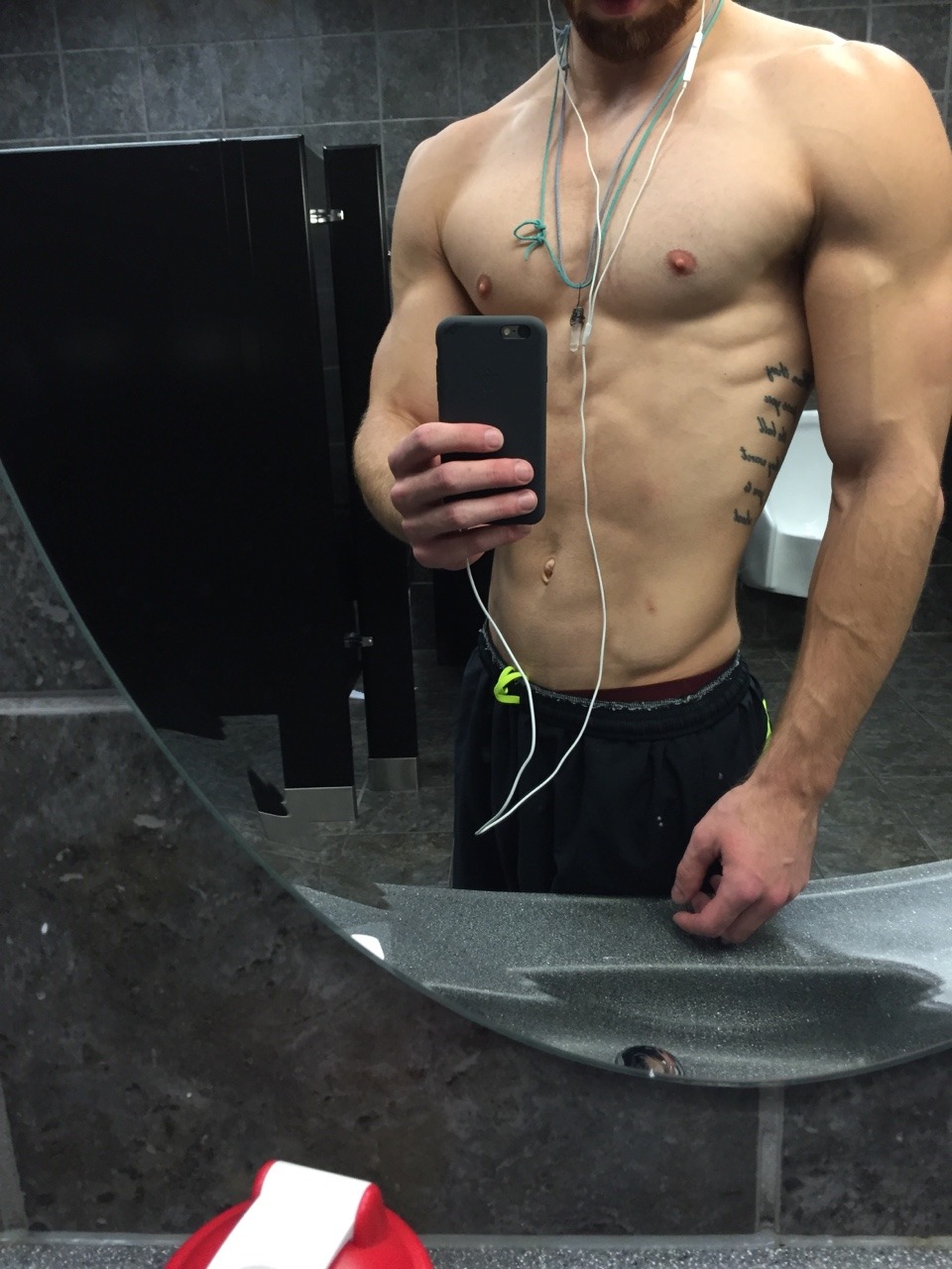 romancingthelookyloos:  After my chest workout yesterday. It was only a half hour,
