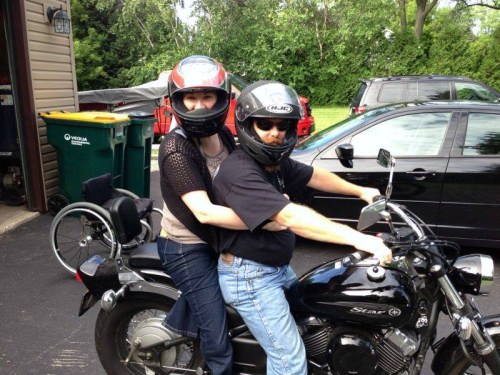 jay8763:  sumdumbumb:  Wow! Super cool one-knee girl!  A beauty