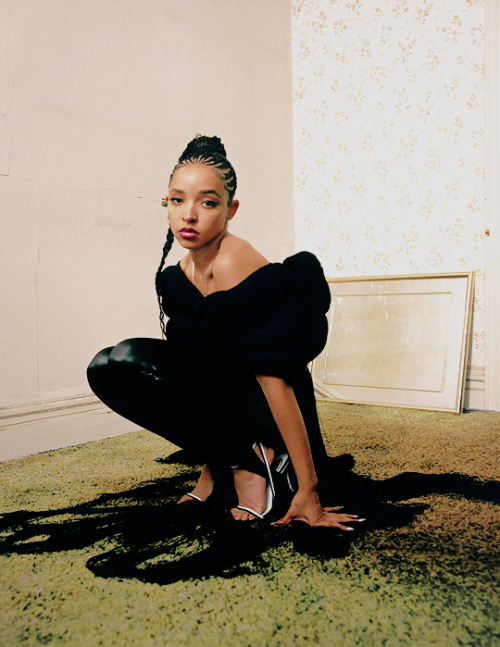 XXX daily-tinashe:  tinashe photographed by leeor photo