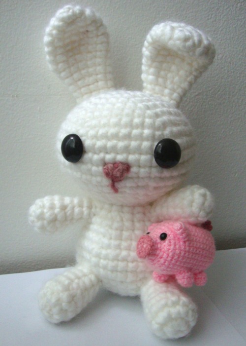 minnahcai:  Giant bunny & baby pig :3Sorry for the crappy picture :P 
