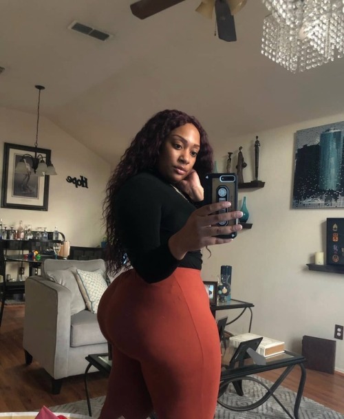 luvisblack: #LuvIsBlack #BeautifulBlackWoman #Thickness #Curves www.instagram.com/p/BtZWxN8n