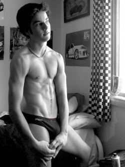 undie-fan-99:  I’d be willing to bet he’s admiring his own reflection in the mirror on the wall 