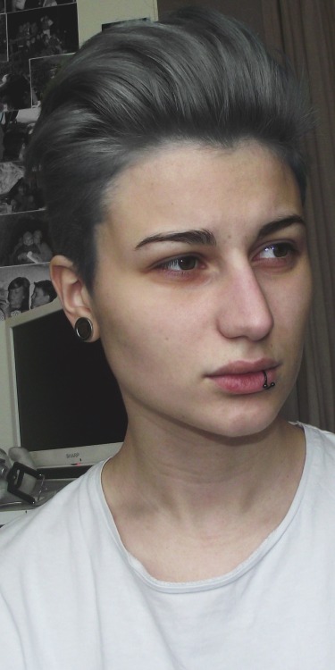 fucking-androgynous-girl:  Tumblr / Instagram : @katrinratto