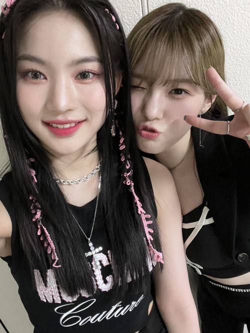 ISA (STAYC) &amp; ChaeHyun (Kep1er) - Selcas