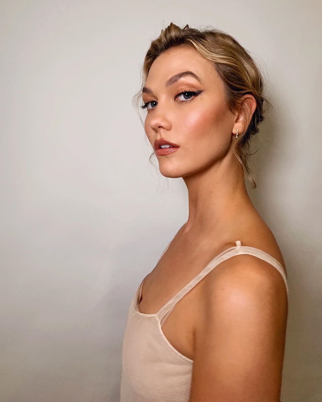 justkarliekloss:  karliekloss: Lots of nudes last night on the runway 😉  