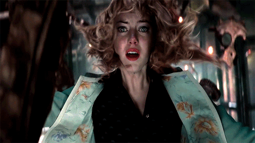 dailygwenstacy:Gwen Stacy + Falling