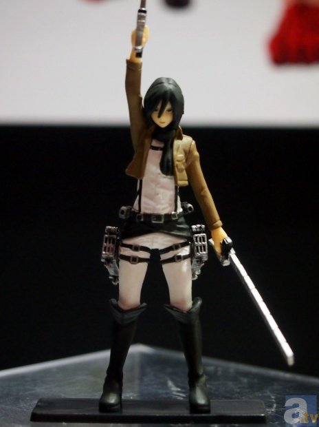 CAPSULE ONE also releases their upcoming set of mini SnK figures at Wonder Festival Winter 2015! (Source)Featuring the first figure of the Ape Titan!