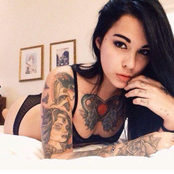 sexyinkedchicks:  http://bloggingdrunk.com/sexytattoos