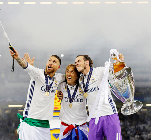 madridistaforever:2016/17 Champions League trophy celebration.