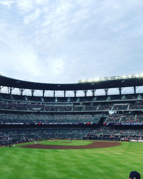 WE OUT HERE ON PRIDE NIGHT #braves #atlantabraves #barves  (at SunTrust Park)