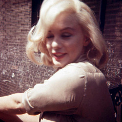 Marilyn Monroe in New York completing hair