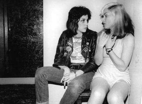 skyistica:Debbie Harry of Blondie and Joan Jett of the Runaways backstage at a show in the ‘70s.