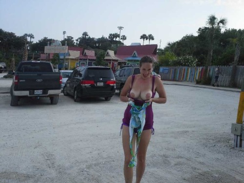 Amateurlovin: Love me some waterparks…  Thanks for the submission!! Please send more!!  Enjoy more amateurs having fun at www.amateurlovin.tumblr.com.  Please submit your self pics Here 