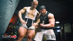 Olympic cyclist Robert Forstemann vs Bodybuilding/strength coach Johannes Luckas   http://youtu.be/lUE0rqRqZmM  Leg day duel