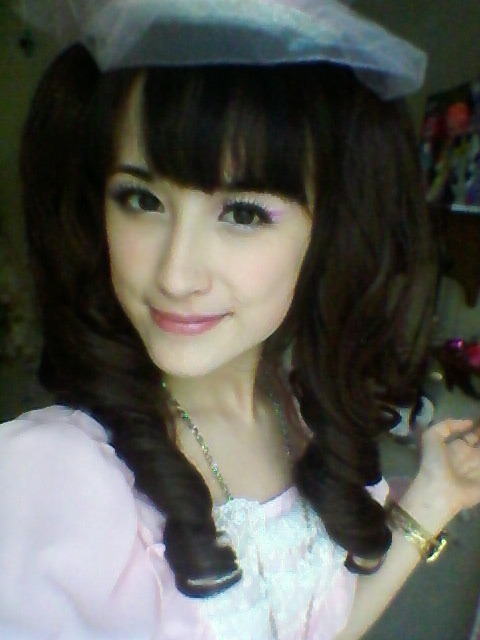 pinkcutenesswonderland:  6.19.14. PRINCESS DAY! Haahaha. A simple plain coord for today,I still loooove my petticoat. It made this dress fluff soo well . 