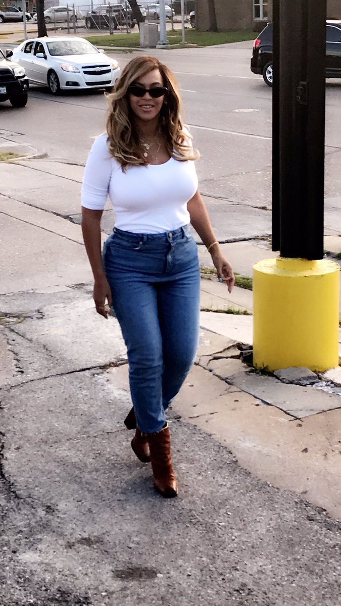56blogsstillcrazy: Blessings  Beyonce done a unlocked a different kinda milf status