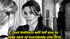 bellamyblakesrifle:Clarke Griffin + taking care of everybody else first.