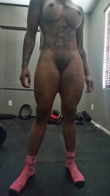 choconillalove:  Nude workouts today