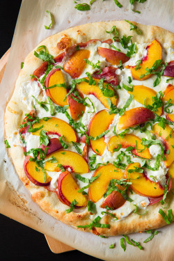 foodffs: Three Cheese Peach and Prosciutto Pizza with Basil and Honey Balsamic Reduction  Really nice recipes. Every hour. 