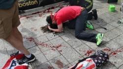 faggotwbu:  mockingj4y:  asssailants:  4mbah:  ziggyziall:  ridemaliks:  that was his girlfriend… my heart just shattered in a million pieces  #prayforboston  holy fucking shit  this is heart breaking oh my god this literally gives me cold shivers :( 