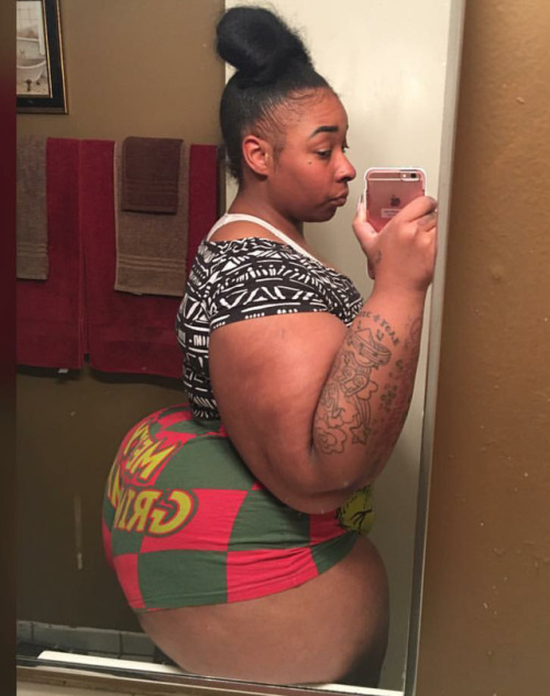 mrwalker1988: dwanjns:Thickness pics Daaam who is she