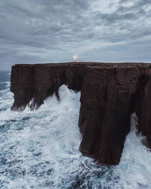 jacindaelena:Eshaness Lighthouse, Scotland by Alex Mazurov