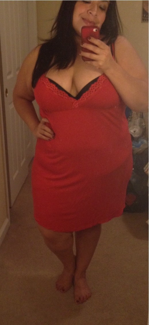 realcurveslatina2012:  Red is definitely my favorite color 💄