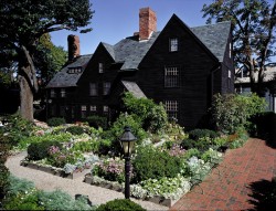 dont-call-it-screamo:  congenitaldisease:  Supposedly haunted by the 20 “witches” who were put to death in 1692 and 1693 during the Salem Witch Trials, Salem is a popular destination for those fascinated by the paranormal and morbid. Some of the “witches”
