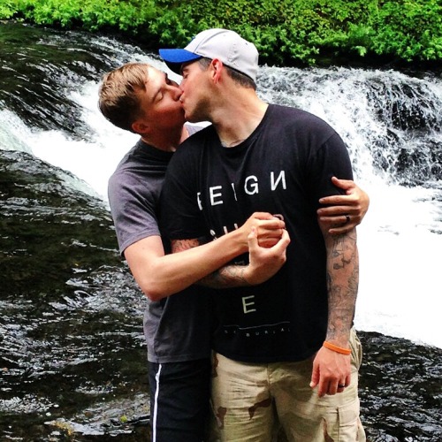fuckyeahdudeskissing:  Fuck Yeah Dudes Kissing A place to see men kiss on Tumblr. Submit a kiss.