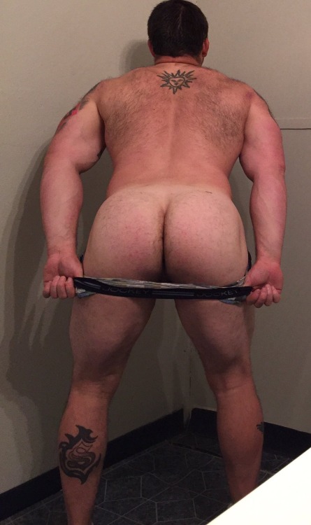 beefybutts: Sniff my crack - then spread my cheeks and slide right in.