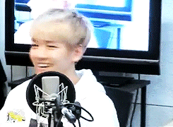byunbunnie:  baek singing don’t go and then realizing he’s on camera 