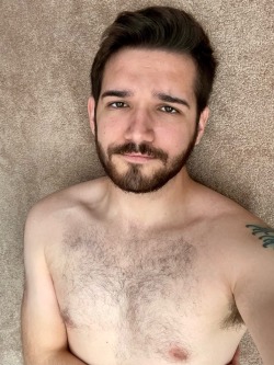 jacobgalapagos:I am on the floor