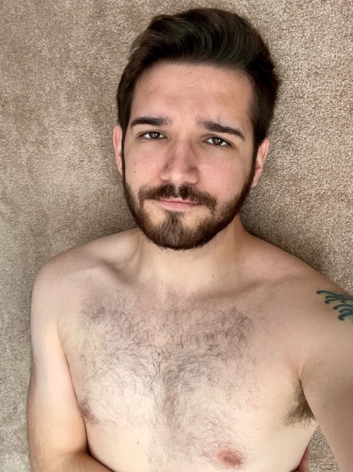 jacobgalapagos:I am on the floor