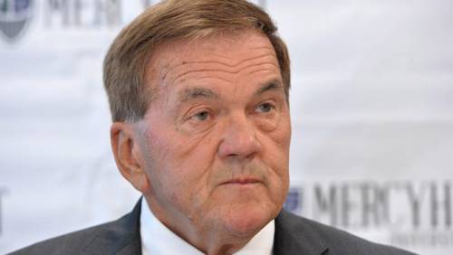 Tom Ridge Born: August 26, 1945, Munhall, PAPhysique: Average BuildHeight: 6'2" (1.88 m)Thomas 