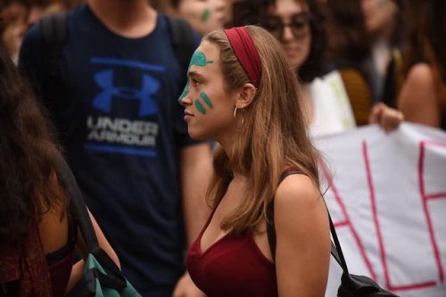 massimoankorworld:拯救地球 SAVE THE PLANET  È scontro generazionale, ma chi oggi scende in piazza per il