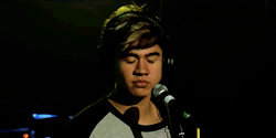 mossycommie:  calum is doing the scrunchy eye thing a lot and i hate him (≖︿≖✿) 