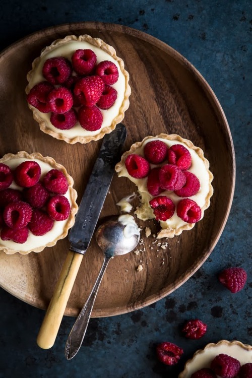 foodfuckery:  Decadent lazy dessert with only 5 ingredients- White Chocolate and Berry Tart  Recipe 
