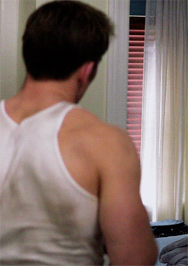 bisexaddict90: mrbiggest:  I’M STILL WAITING …I WANT SOME OF THAT PUSSY  Imagine Cap’s ass getting s