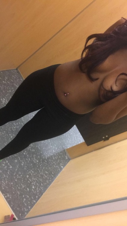 mia-melodyy:Dressing rooms are fun