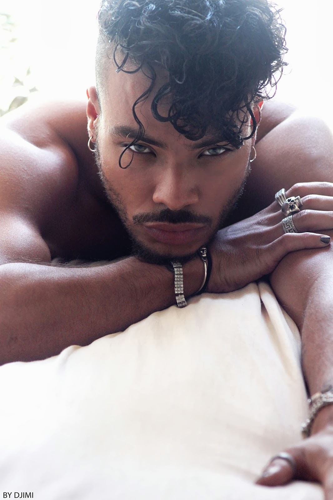 savvyifyanasty:  &gt; he’s gorggg  