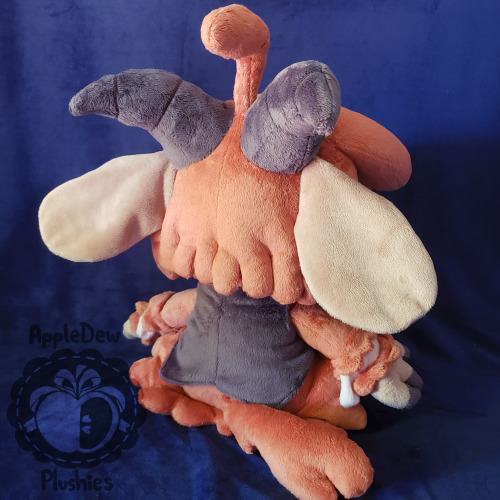 appledew: Jakkob is all set!Made for Lugidog on Twitter.This plushie is made of minky, custom hand-d