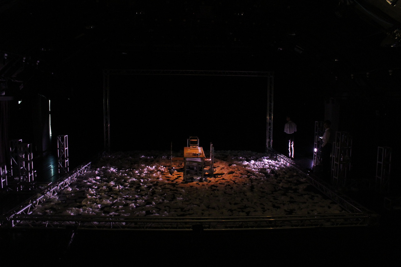 Set Design《渴求》
Crave
[[MORE]]劇作家：Sarah Kane
導演：陳郁如
演員：李孟哲、陳弘洋、李祐緯、曾智偉
舞監：劉冠佑
舞台設計：吳子敬
舞台技術：蔡傳仁
燈光設計：劉怡彤
服裝設計：劉襄頡