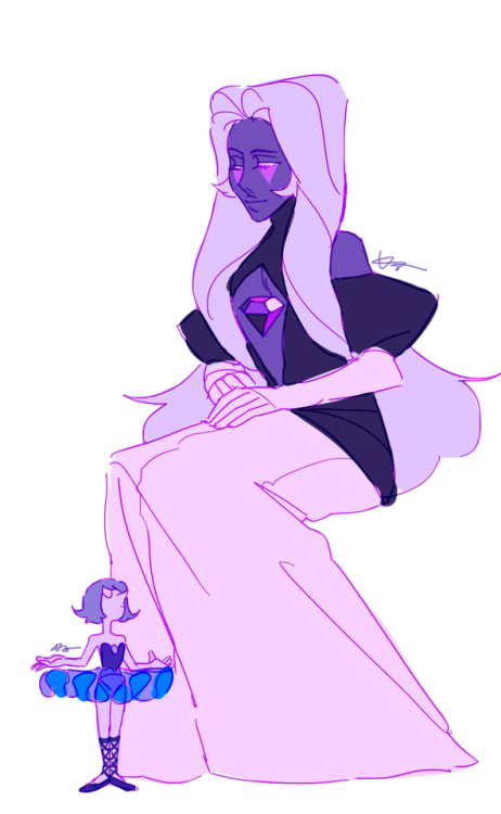 purpleorange:  purple pearl and violet diamond, the pearlsona and her diamondsona I mentioned on this post a long time ago.violet diamond is a very gentle, mysterious gem.she always has her eyes closed, and only opens them when she’s using her power. It