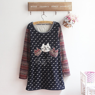 hana-hisaishi:  Smiley Cat T - $30 // Discount Code: hisaishi 