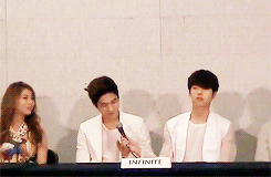 namusoos-blog:  Woohyun: Todos holaMyungsoo: Hola 