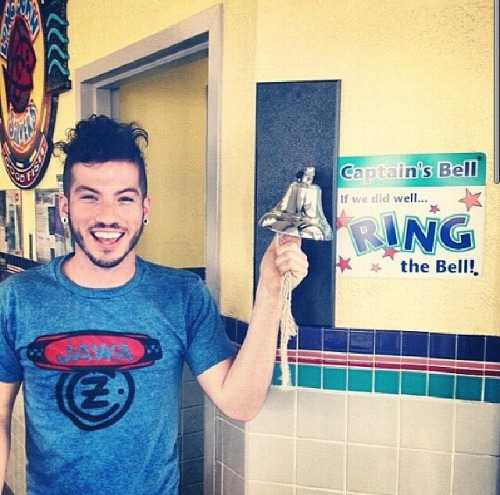 ukulelee-screamo:Josh Dun at restaurants appreciation. 